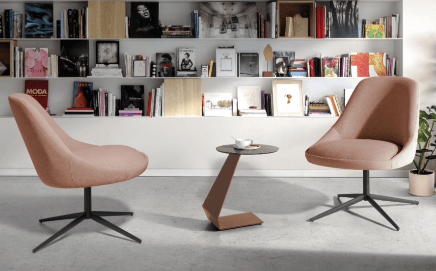 Vista completa de sala relax con sofás y mesita - disponible en Mobles Álvarez en Terrasa