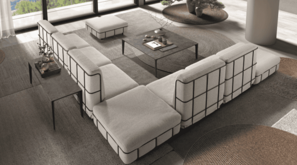 Vista desde atrás de sofá de diseño junto con mesa - disponible en Mobles Álvarez en Terrasa