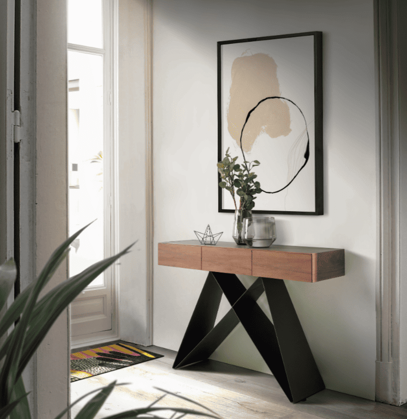 Vista completa de recibidor de madera con cuadro - disponible en Mobles Álvarez en Terrasa