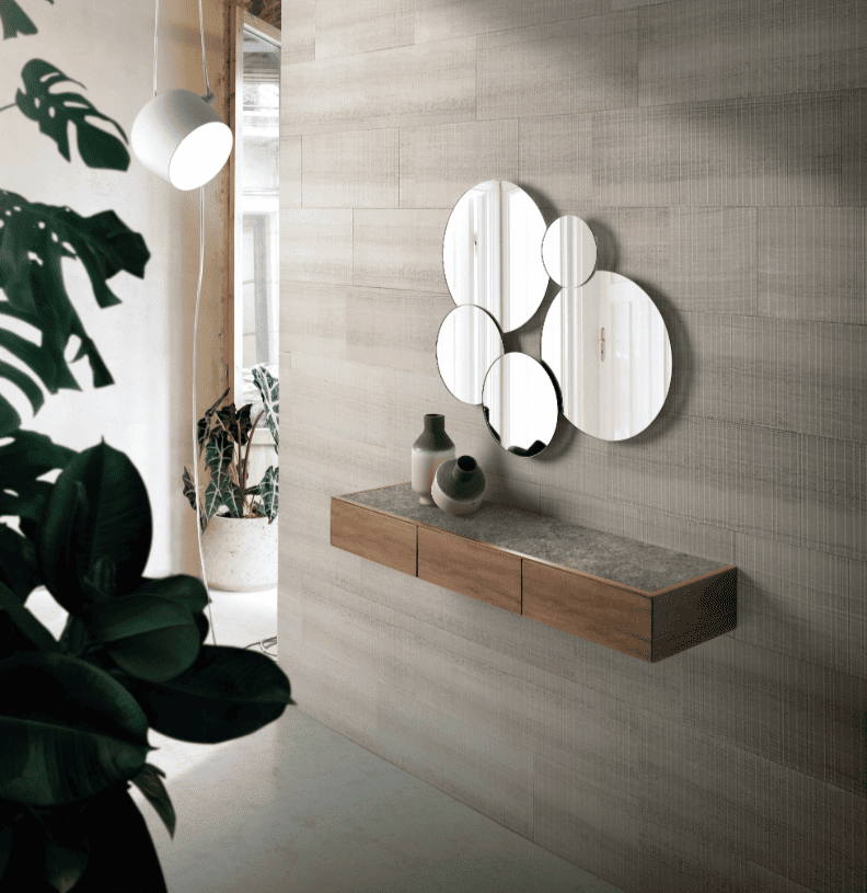 Vista completa de recibidor suspendido de madera con espejo - disponible en Mobles Álvarez en Terrasa